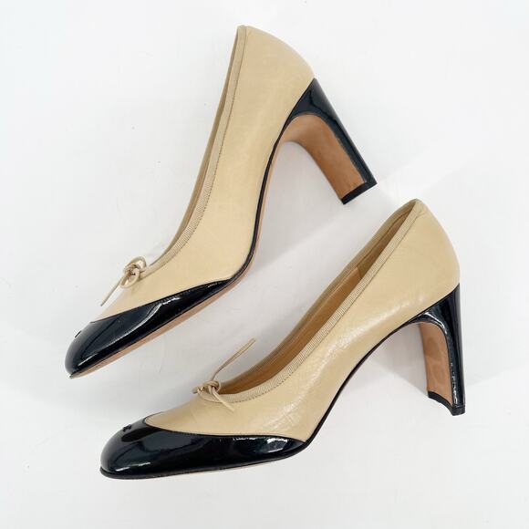 Vintage Chanel Beige Black Leather CC Cap Toe Bow Block Heel Pumps Shoes EU 39 - Picture 4 of 13